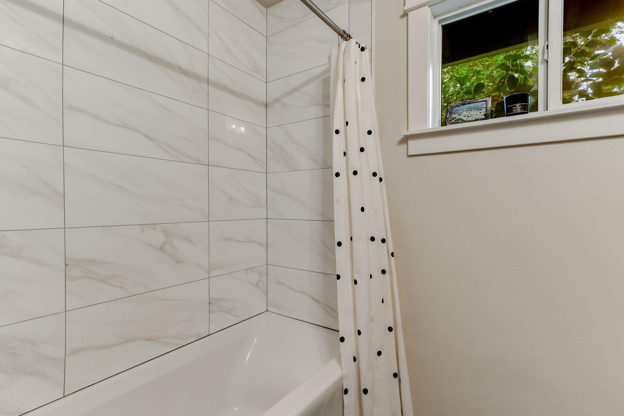 7077 Riata Drive Redding, CA 96002 - Photo 38 of 81 Hall Bath