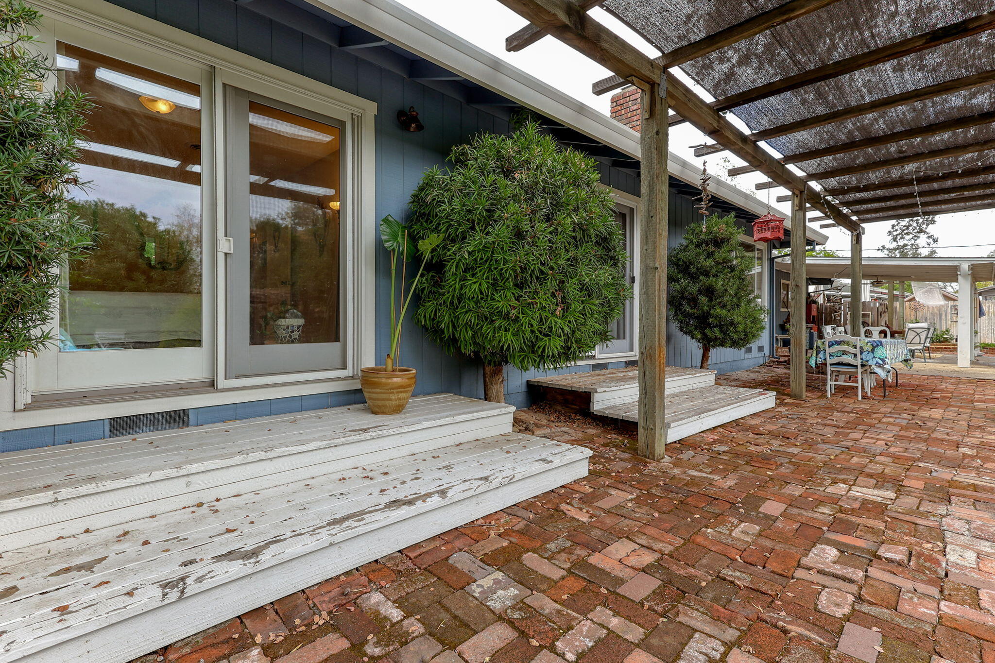 7077 Riata Drive Redding, CA 96002 - Photo 45 of 81 Back patio