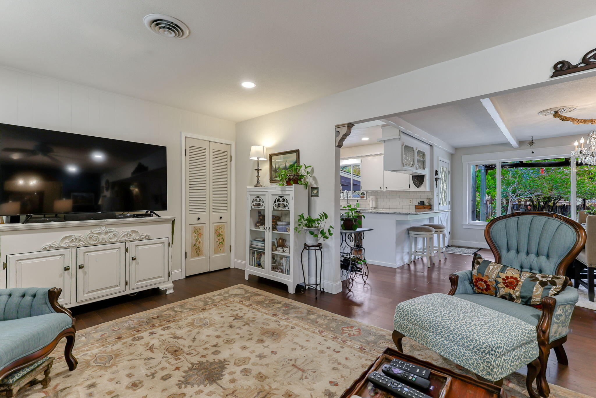 7077 Riata Drive Redding, CA 96002 - Photo 8 of 81 31-web-or-mls-IMG_0283