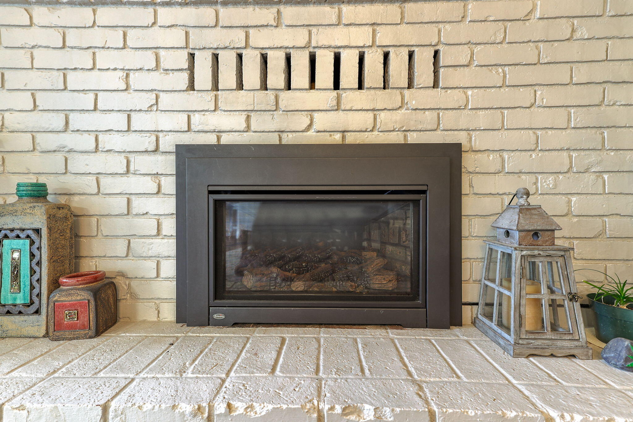 7077 Riata Drive Redding, CA 96002 - Photo 9 of 81 Gas fireplace