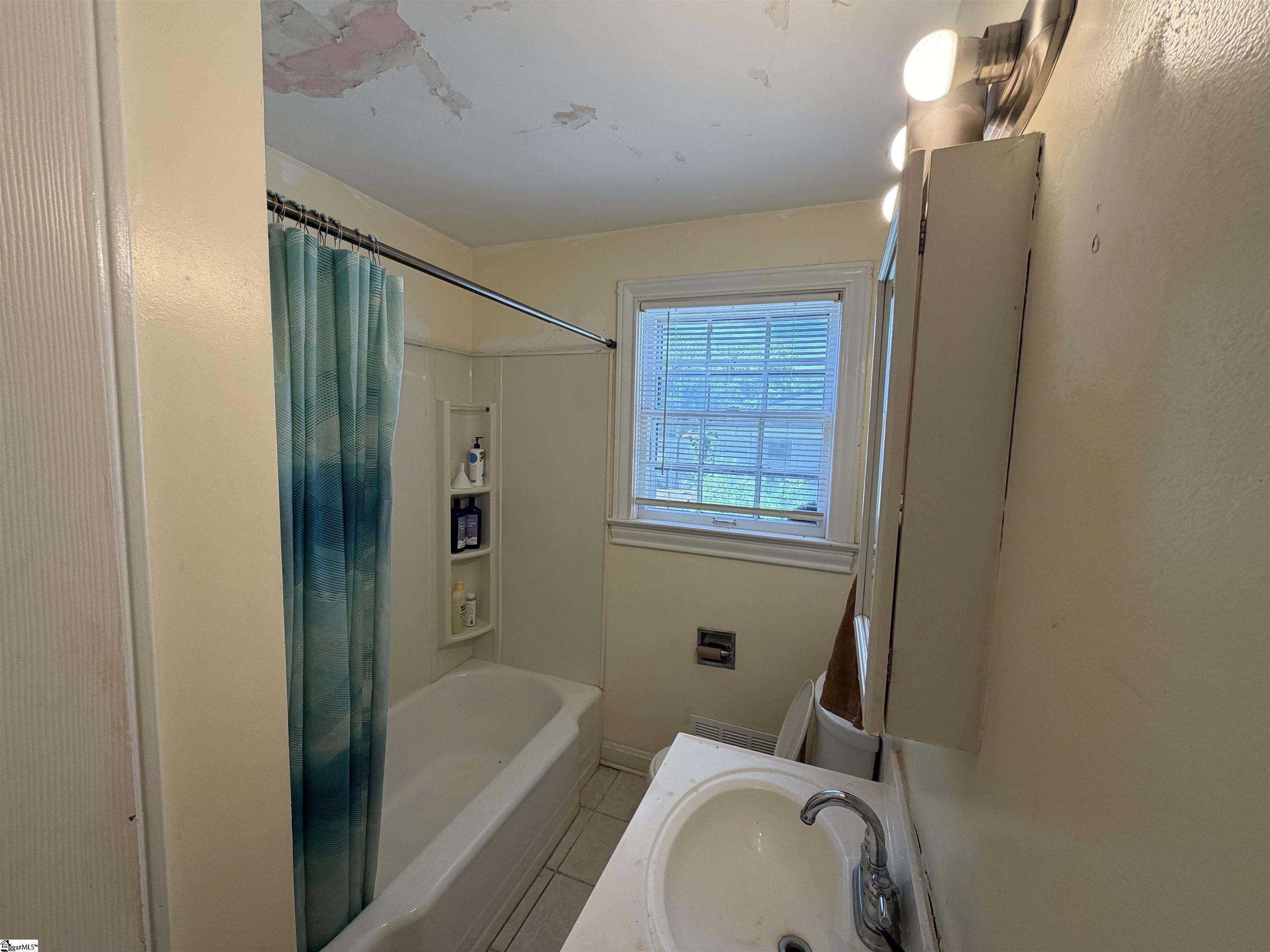 1909 Old Easley Bridge Road Greenville, SC 29611 - Photo 8 of 31 Gallery Image 8