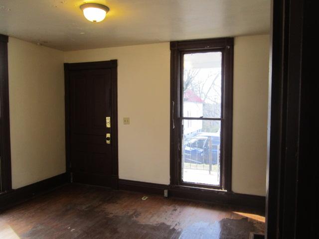 112 North Walnut Street Springfield, TN 37172 - Photo 8 of 11 a view of an empty room with a window