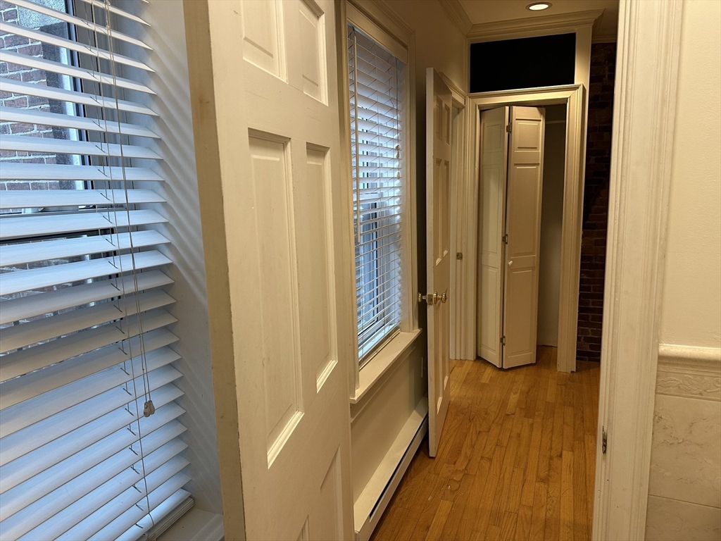 1 Hull St Court, Unit 4 Boston, MA 02113 - Photo 7 of 10 a view of a balcony