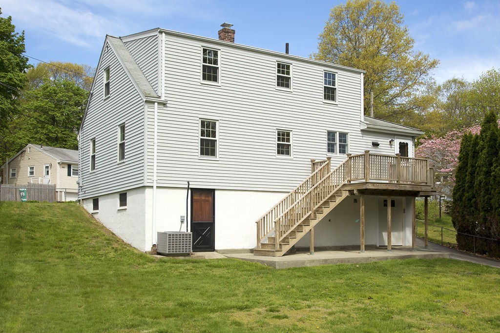152 Clinton Road Weymouth, MA 02189 - Photo 2 of 17 Gallery Image 2