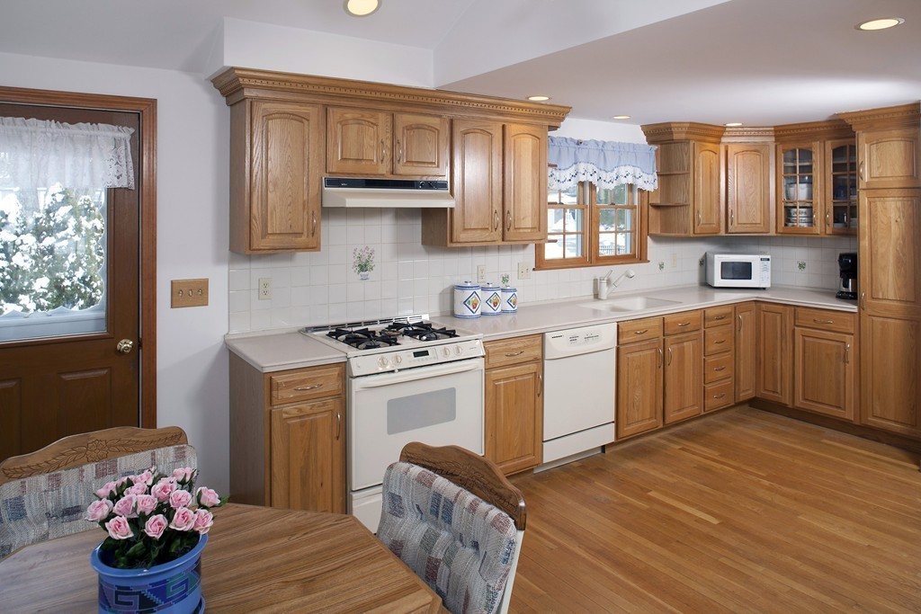 152 Clinton Road Weymouth, MA 02189 - Photo 4 of 17 Gallery Image 4