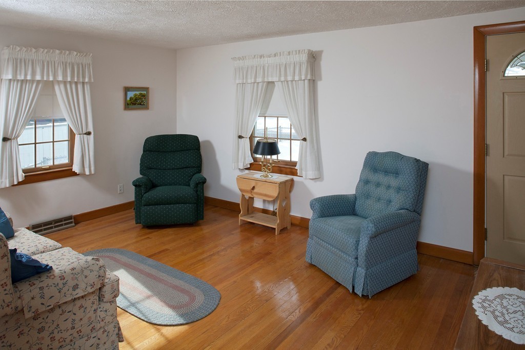 152 Clinton Road Weymouth, MA 02189 - Photo 9 of 17 Gallery Image 9