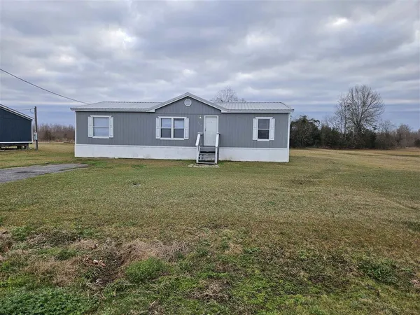 $122,900 | 215 Emma Jane Lane, Iowa, LA 70647