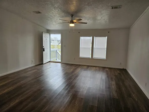 $122,900 | 215 Emma Jane Lane, Iowa, LA 70647