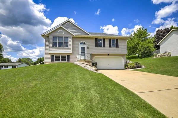 $359,900 | 103 Victoria, Barneveld, WI 53507