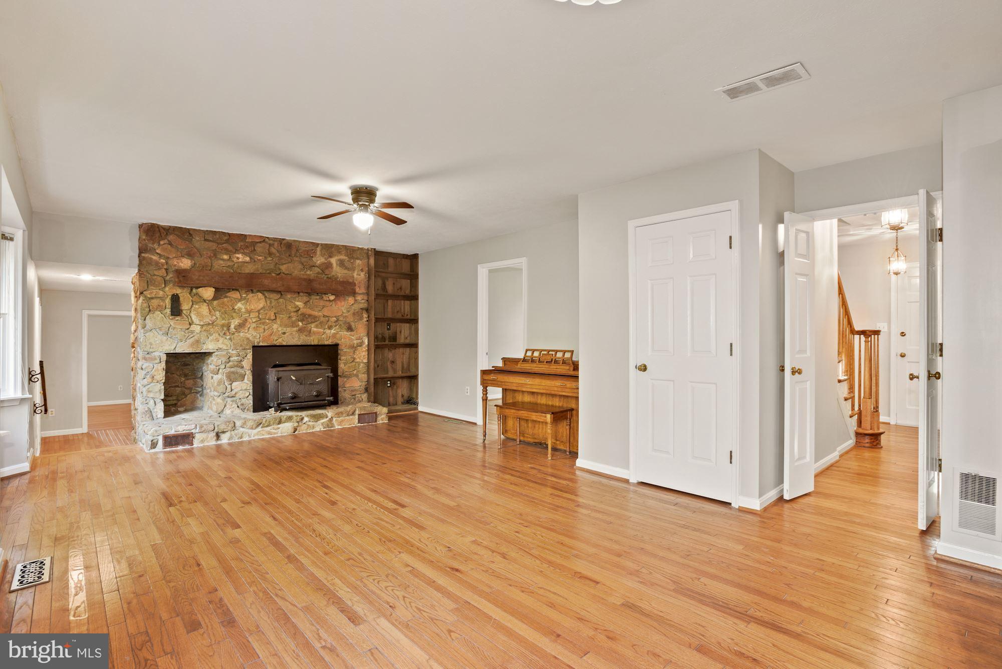 5753 Georgetown Road Broad Run, VA 20137 - Photo 15 of 53 Family room