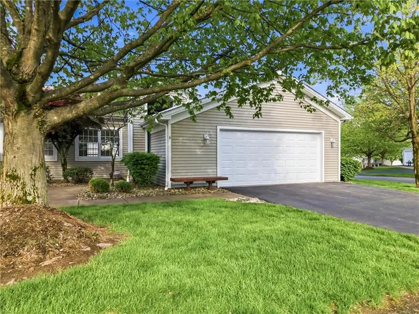 $249,000 | 6 Golfwood Drive, Hermitage, PA 16148