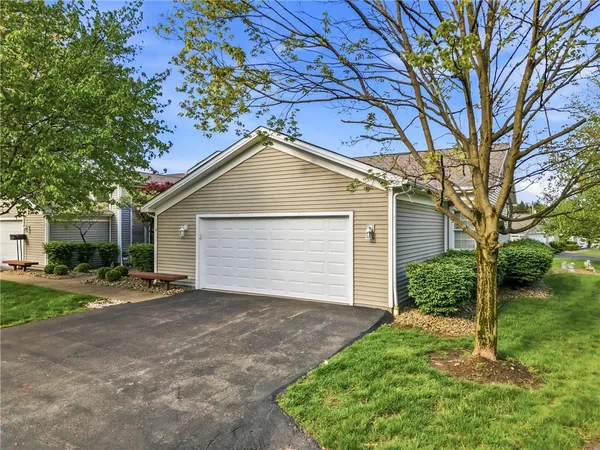 $249,000 | 6 Golfwood Drive, Hermitage, PA 16148