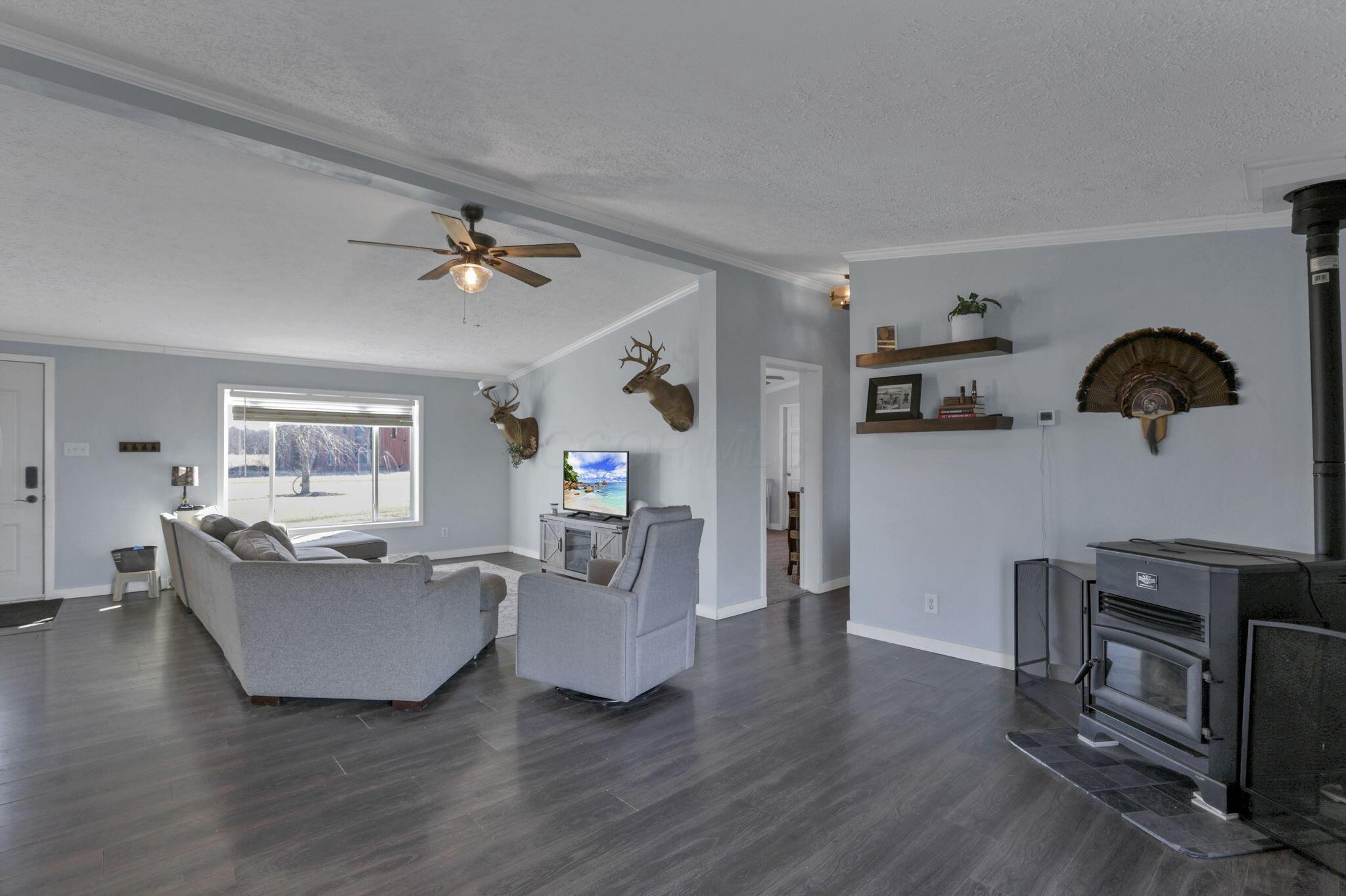 1641 County Road 27 Edison, OH 43320 - Photo 7 of 46 Family room