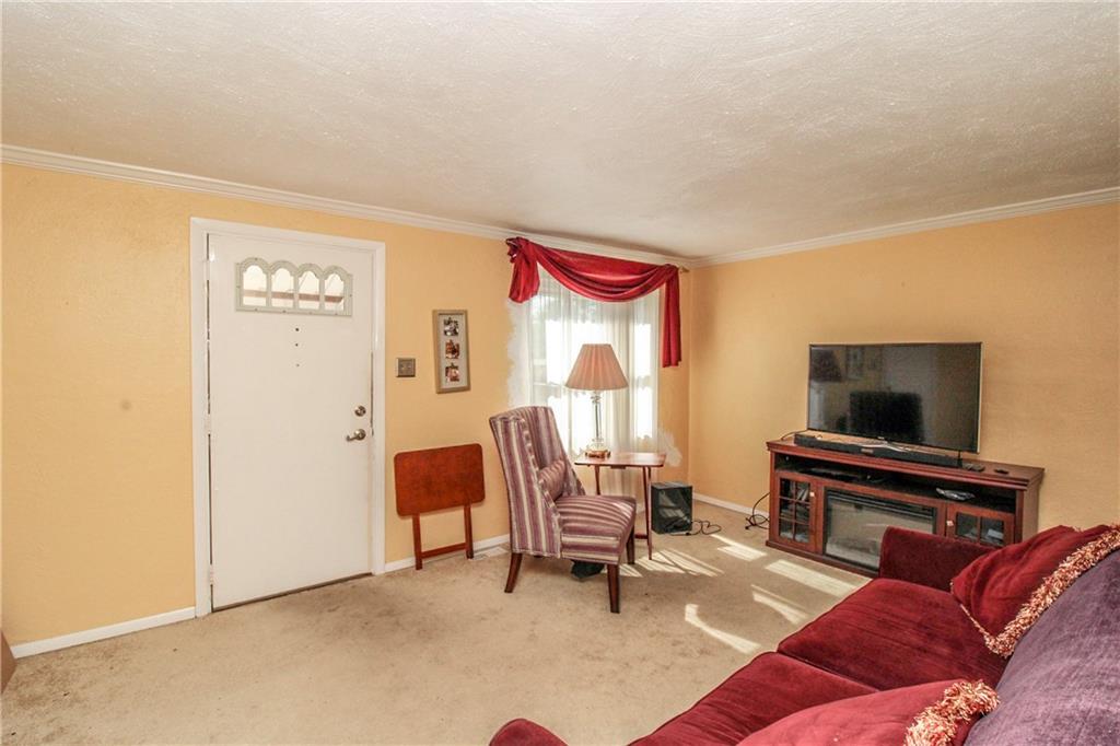 743 Shadycrest Road Pittsburgh, PA 15216 - Photo 4 of 7 Gallery Image 4