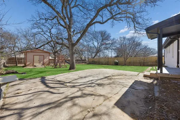 $330,000 | 808 Lee Drive, Bedford, TX 76022