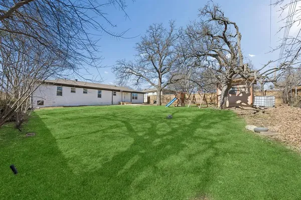 $330,000 | 808 Lee Drive, Bedford, TX 76022