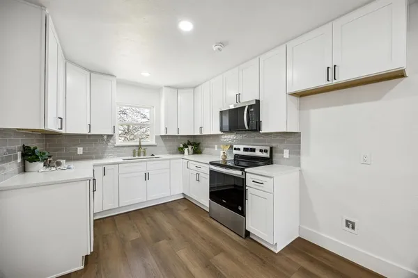 $330,000 | 808 Lee Drive, Bedford, TX 76022