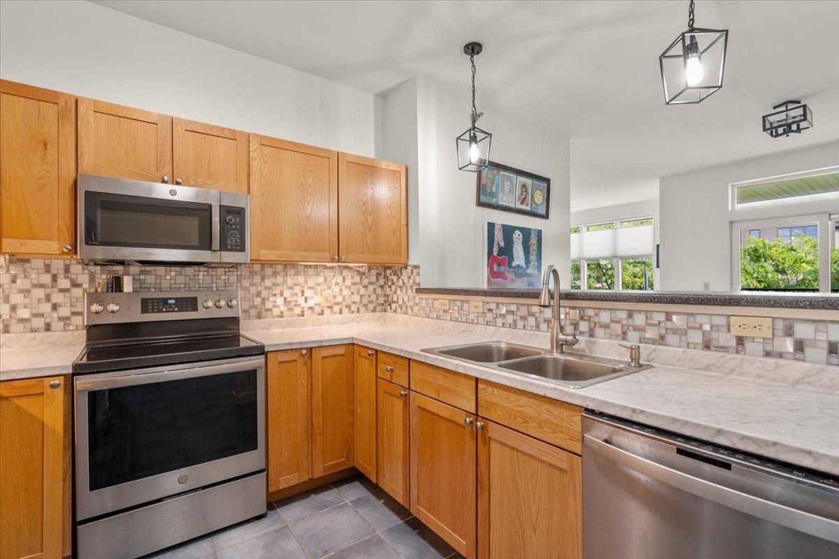 370 Farrell Street, Unit 401 South Burlington, VT 05403 - Photo 10 of 31