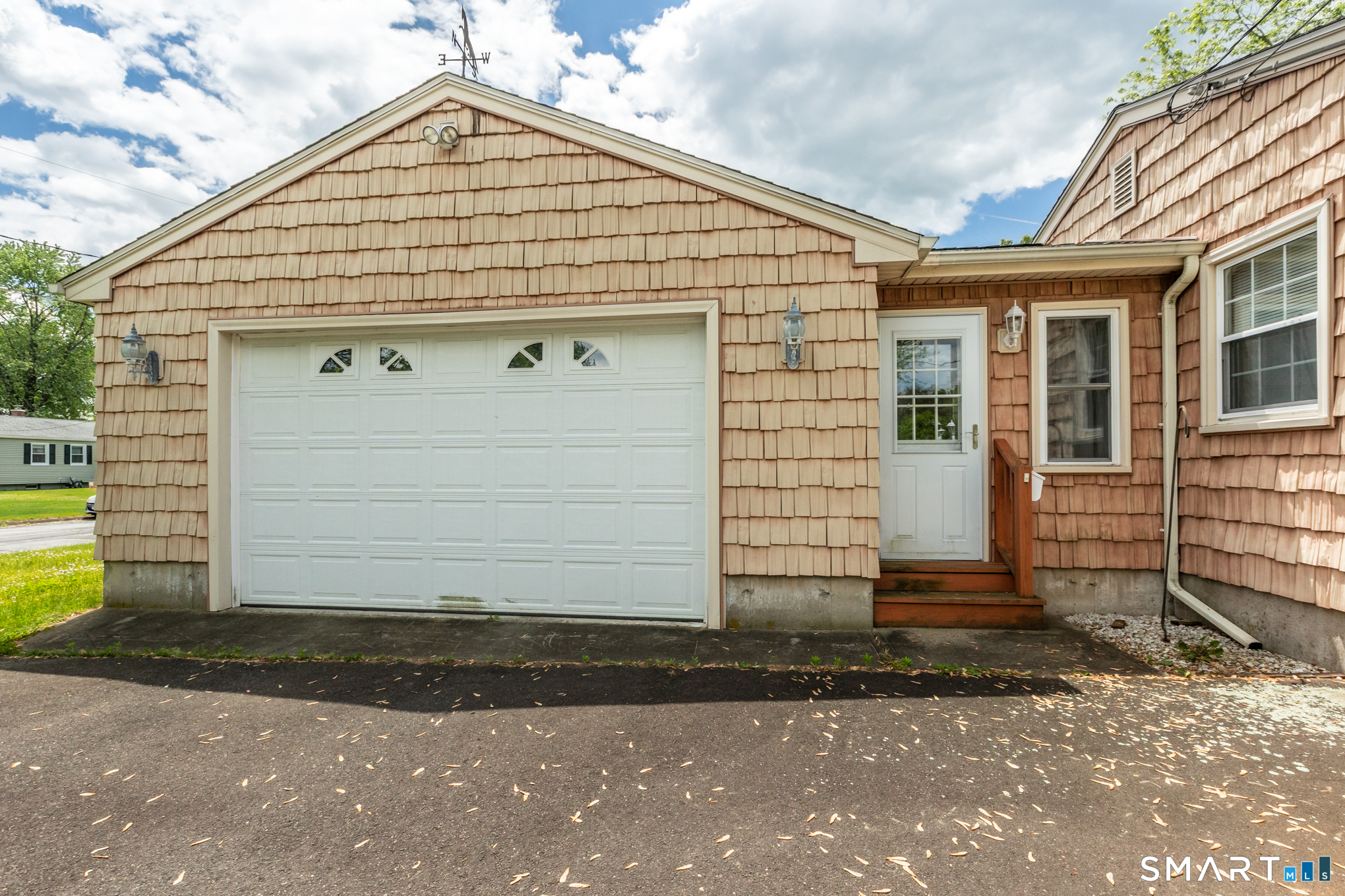 19 Alberta Street Windsor Locks, CT 06096 - Photo 2 of 31