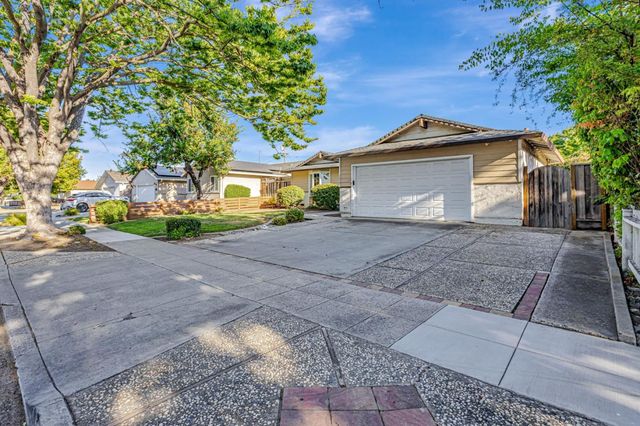 a view of a house with a yard and garage