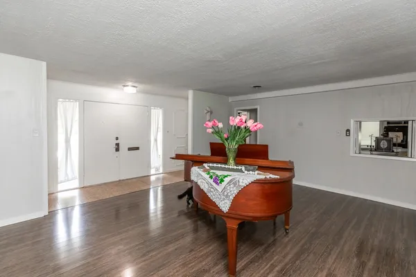 $269,900 | 5990 North Circuit Drive, Beaumont, TX 77706