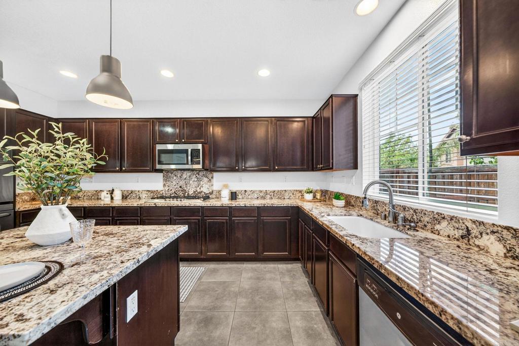 46755 Peach Tree Street Temecula, CA 92592 - Photo 12 of 40