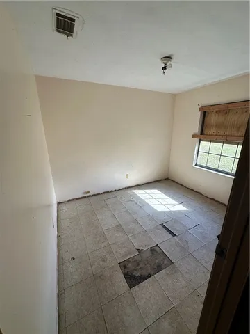 $43,377 | 107 Missionary Circle, Hearne, TX 77859