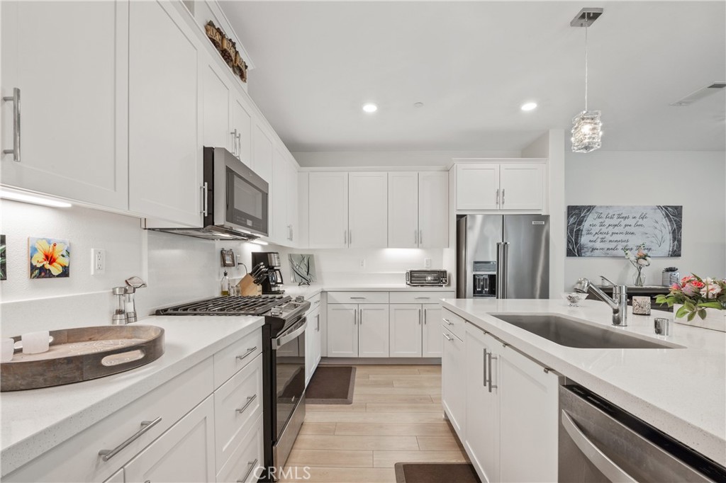 27632 Ensemble Valencia, CA 91381 - Photo 3 of 14