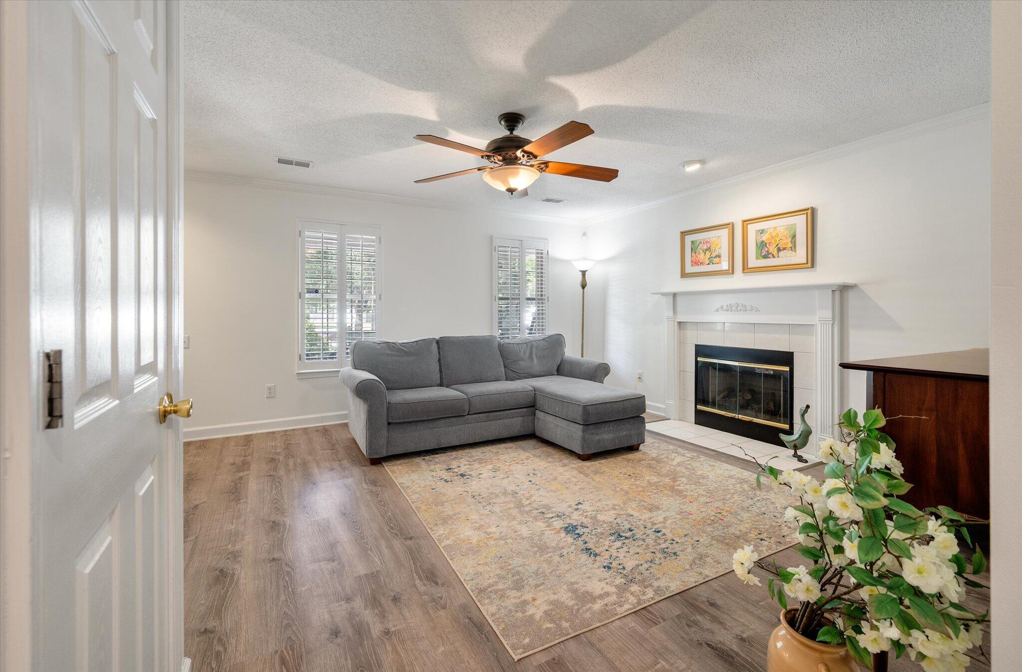 3108 Queensgate Way Mount Pleasant, SC 29466 - Photo 5 of 35 Living Room