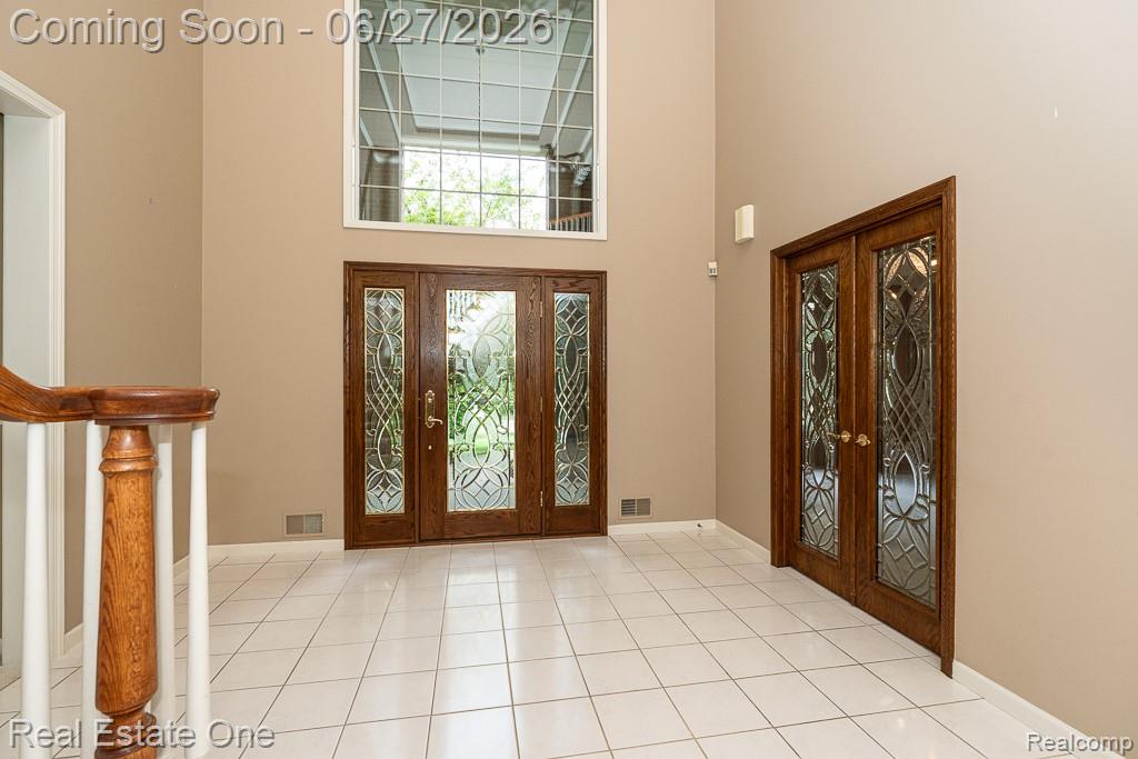 3347 St George Court Rochester, MI 48306 - Photo 4 of 51 2-story Entry
