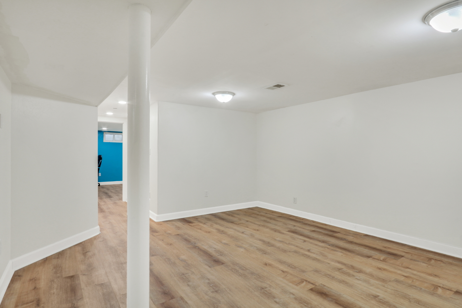 358 Rye Road Mundelein, IL 60060 - Photo 21 of 38 a view of an empty room