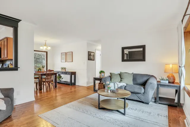 $380,000 | 358 Rye Road, Mundelein, IL 60060