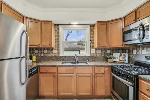 $380,000 | 358 Rye Road, Mundelein, IL 60060