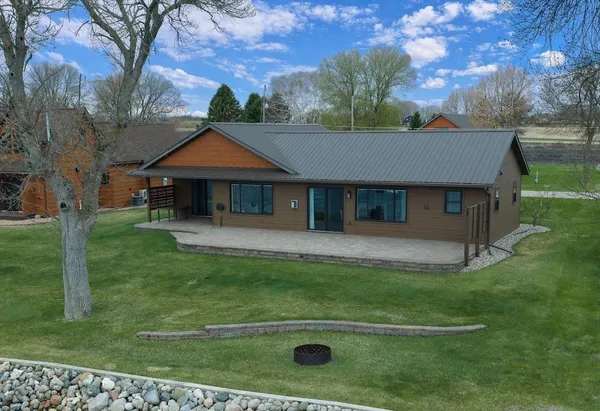 $995,000 | 28840 South Shore Drive, Starbuck, MN 56381