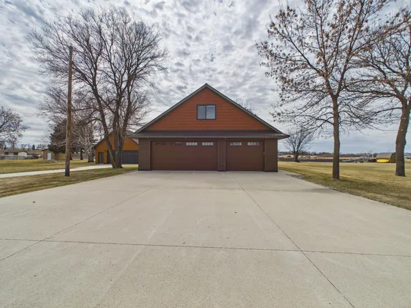 $995,000 | 28840 South Shore Drive, Starbuck, MN 56381