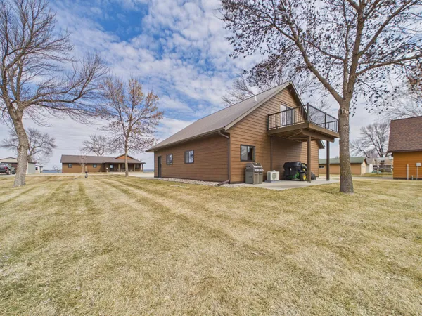 $995,000 | 28840 South Shore Drive, Starbuck, MN 56381