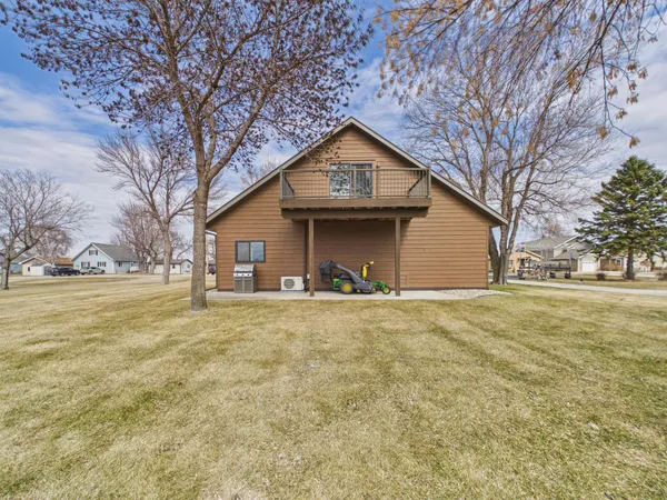 $995,000 | 28840 South Shore Drive, Starbuck, MN 56381