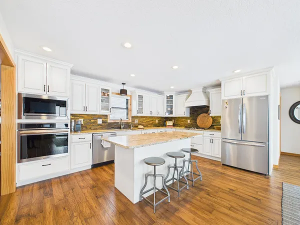 $995,000 | 28840 South Shore Drive, Starbuck, MN 56381