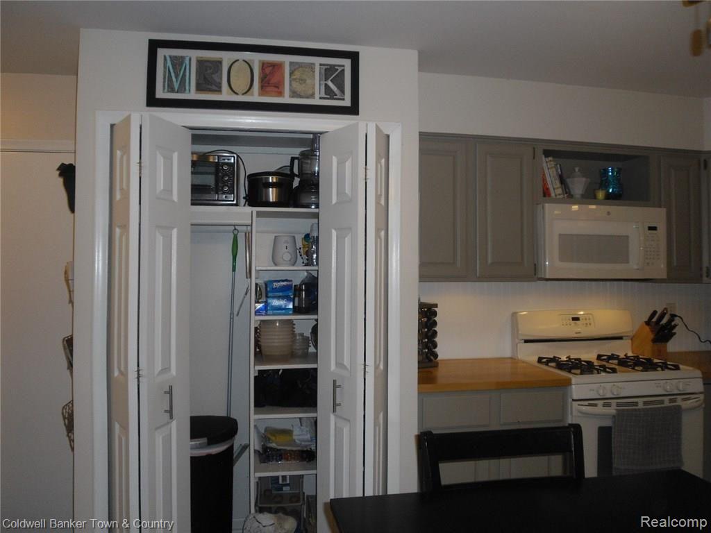 215 Prospect Street Howell, MI 48843 - Photo 14 of 54 prospectpantry.JPG