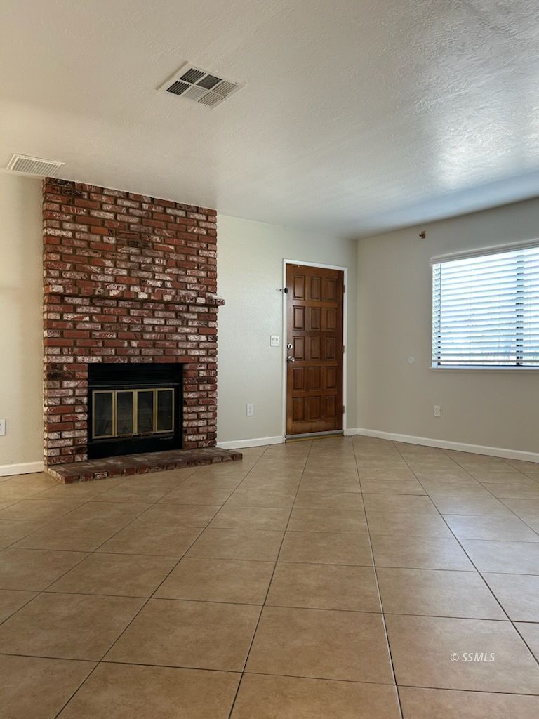 912 West Graaf Avenue Ridgecrest, CA 93555 - Photo 3 of 12