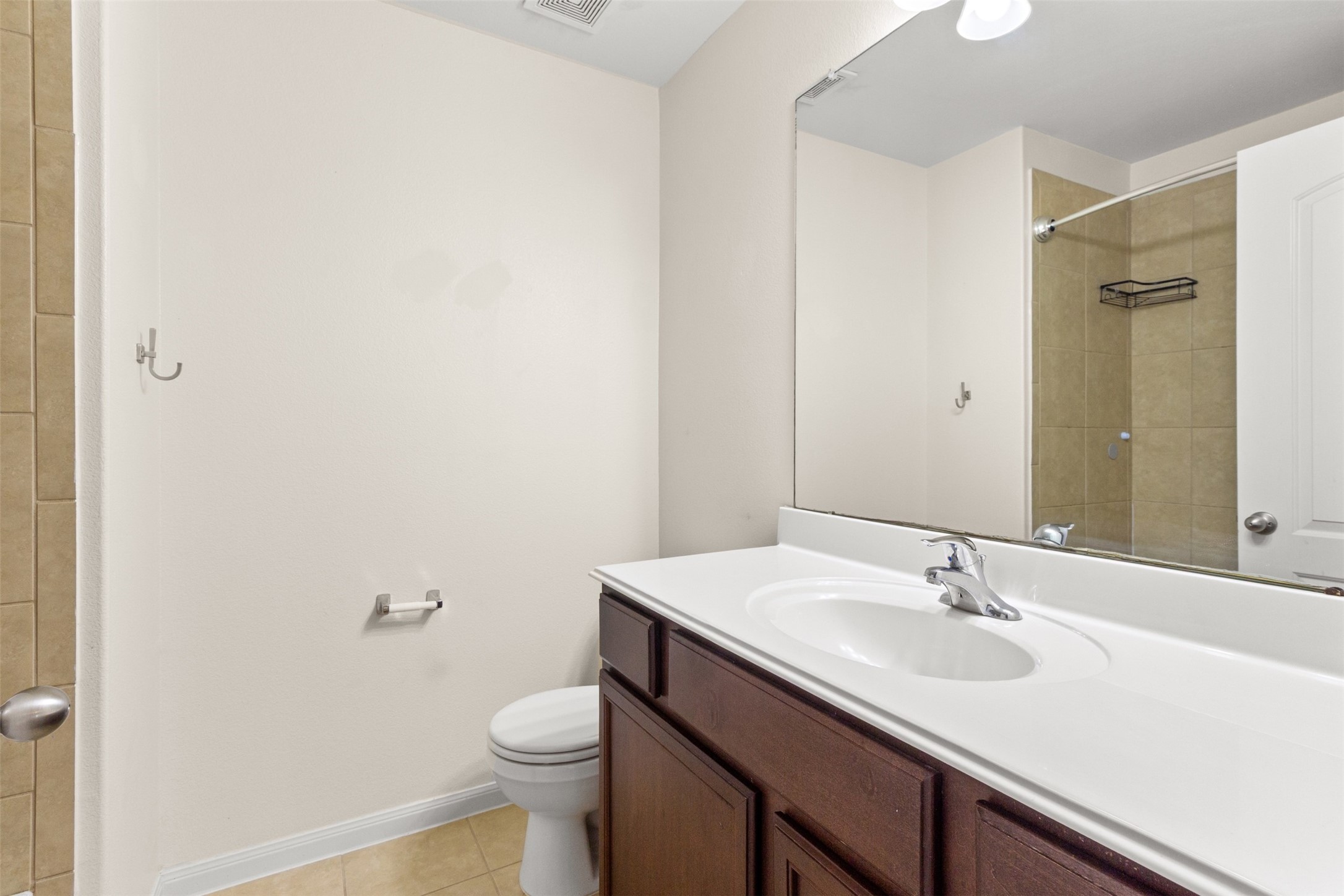 9426 Grand Spark Drive Rosharon, TX 77583 - Photo 19 of 31 Designed to comfortably serve the secondary bedrooms, this full bathroom features a tub and shower combination that offers flexibility for both quick morning routines and relaxing evening ba