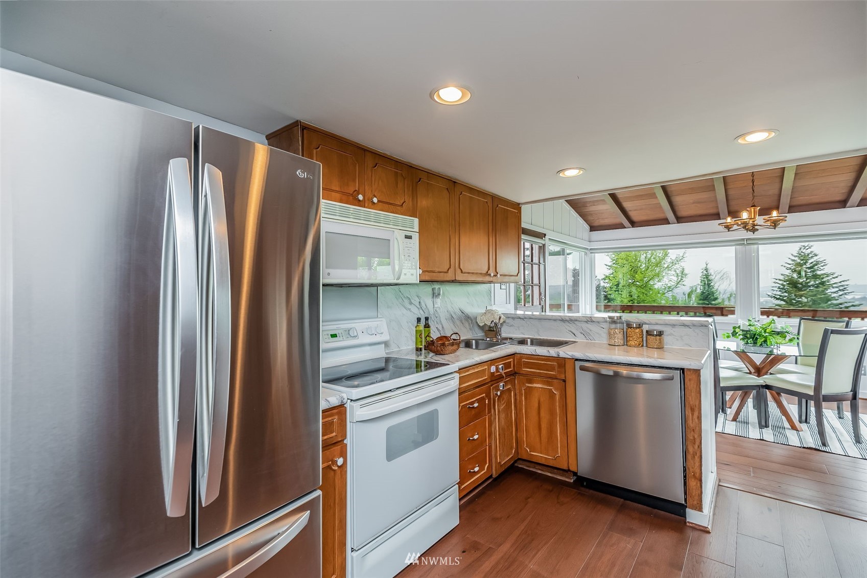 7003 South Langston Road Seattle, WA 98178 - Photo 2 of 35 Gallery Image 2