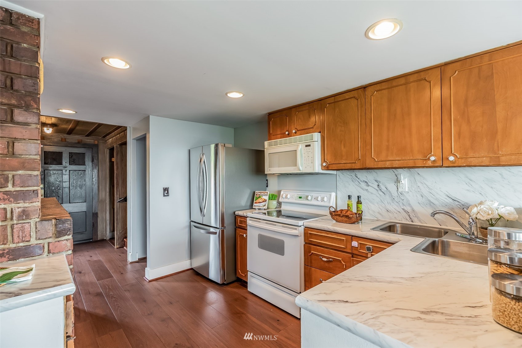 7003 South Langston Road Seattle, WA 98178 - Photo 3 of 35 Gallery Image 3