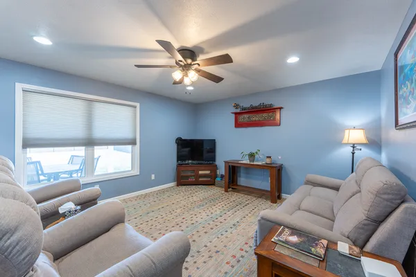 $390,000 | 125 Old Bloomfield Road, Vienna, IL 62995