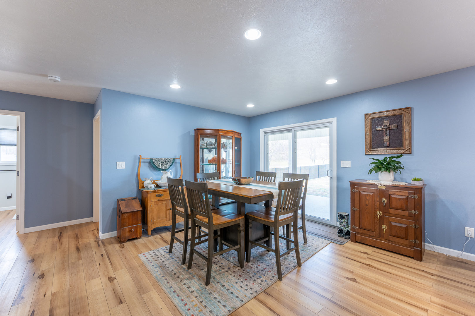 125 Old Bloomfield Road Vienna, IL 62995 - Photo 15 of 53 a view of a dining room with furniture and wooden floor