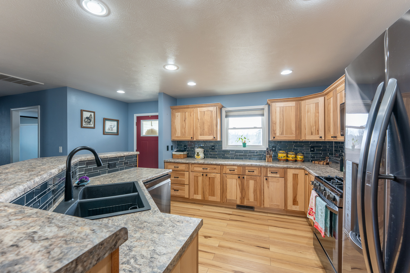 125 Old Bloomfield Road Vienna, IL 62995 - Photo 18 of 53 a kitchen with stainless steel appliances granite countertop a sink stove and refrigerator