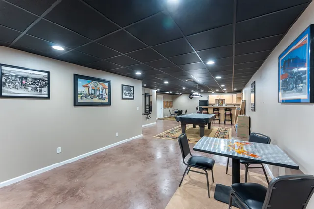 a view of a livingroom with furniture
