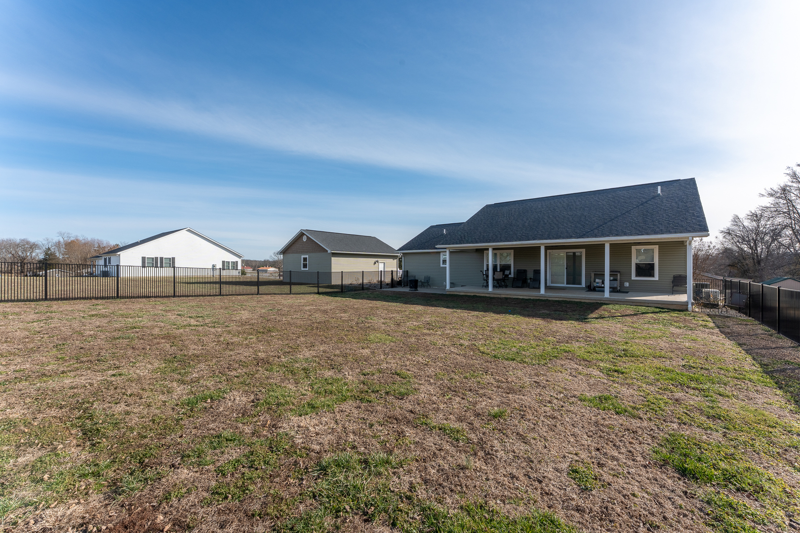 125 Old Bloomfield Road Vienna, IL 62995 - Photo 51 of 53 a house view with a garden space