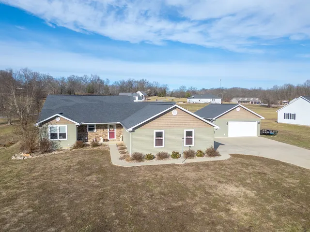 $399,500 | 125 Old Bloomfield Road, Vienna, IL 62995