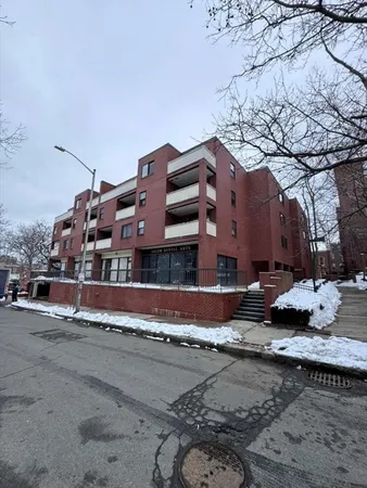 $2,500 | 20 Central Street, Unit 215, Salem, MA 01970